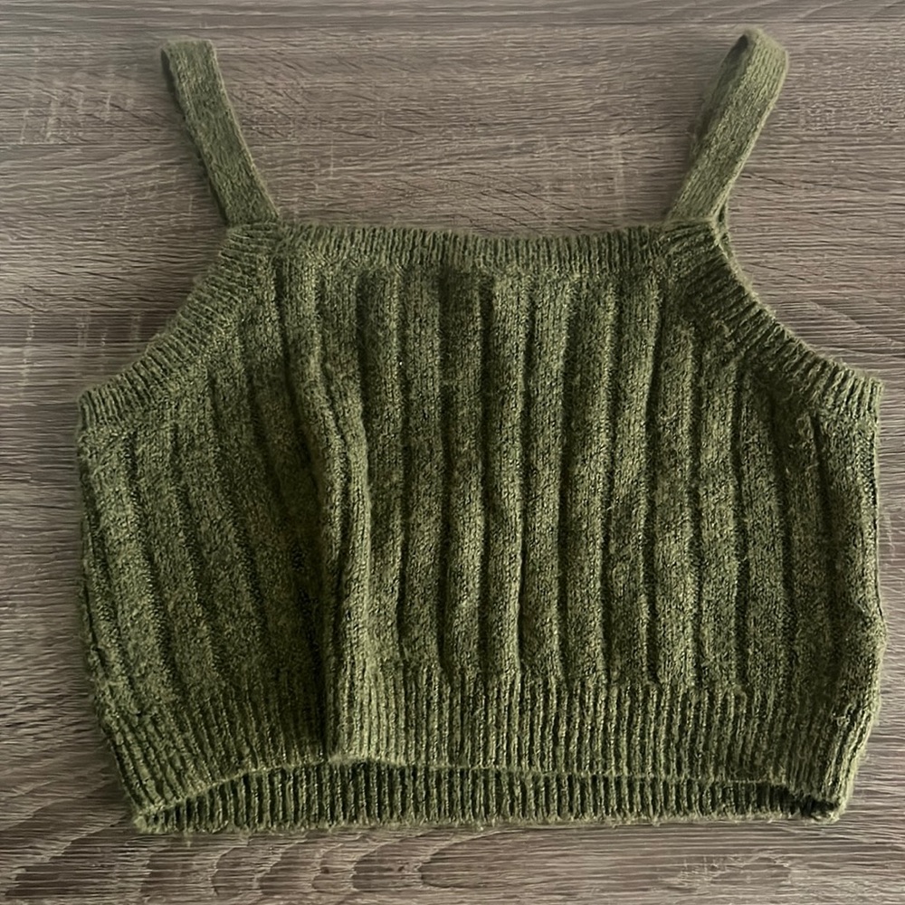 Green crop top